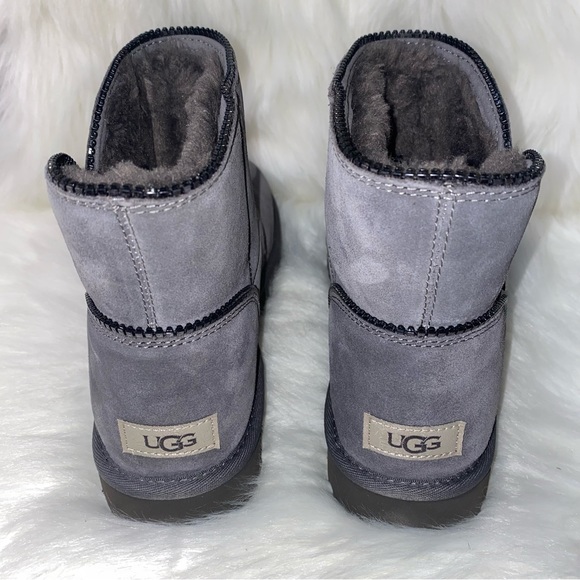 UGG Boots size 10 New in box - Picture 7 of 15
